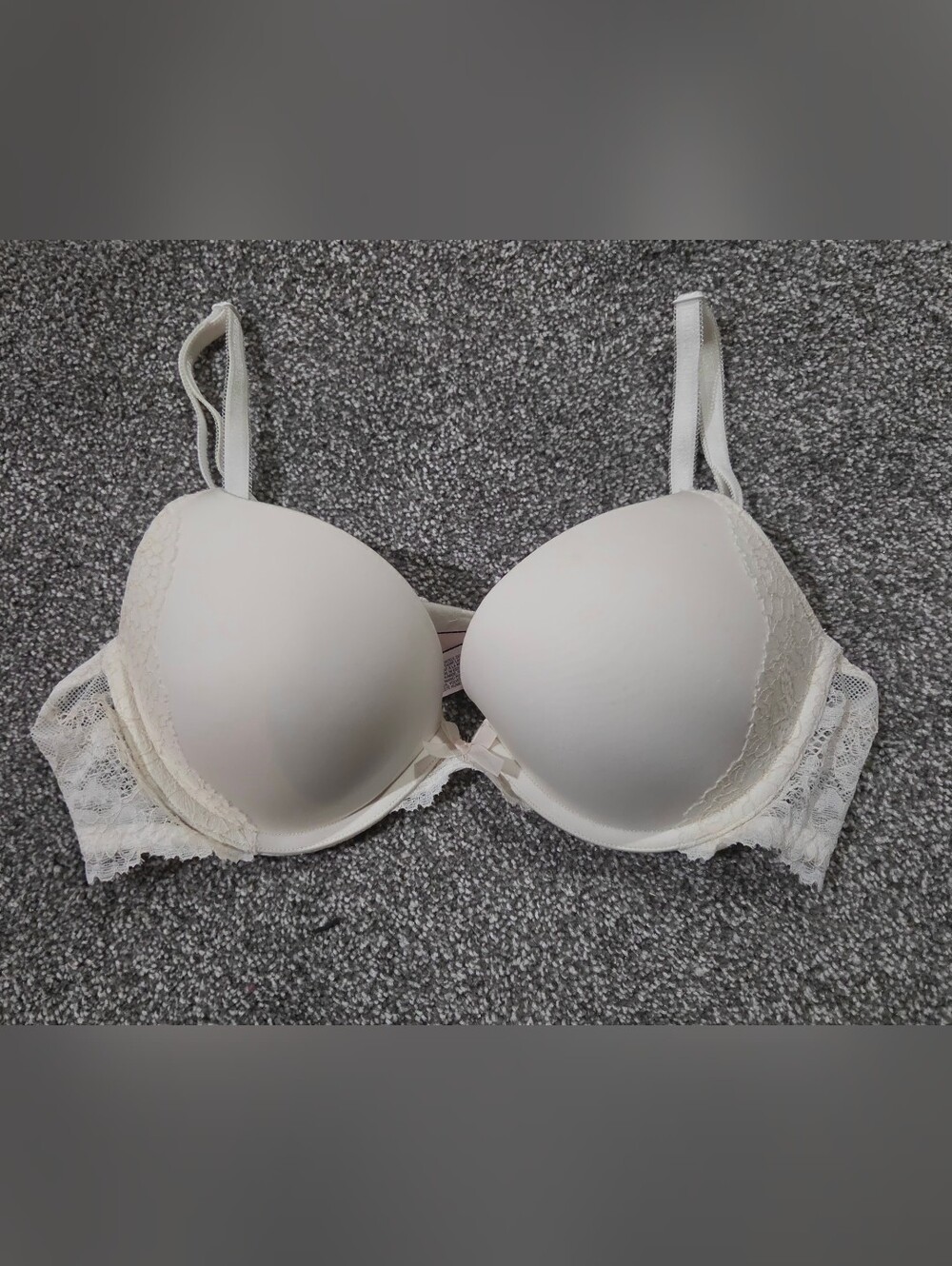 Victoria's Secret Cream Lace Trim Dream Angels Push-Up Bra 36B